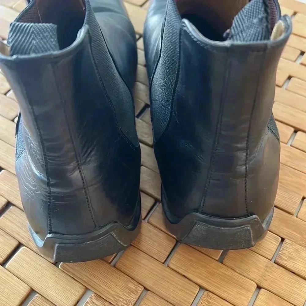 Mezlan gently used